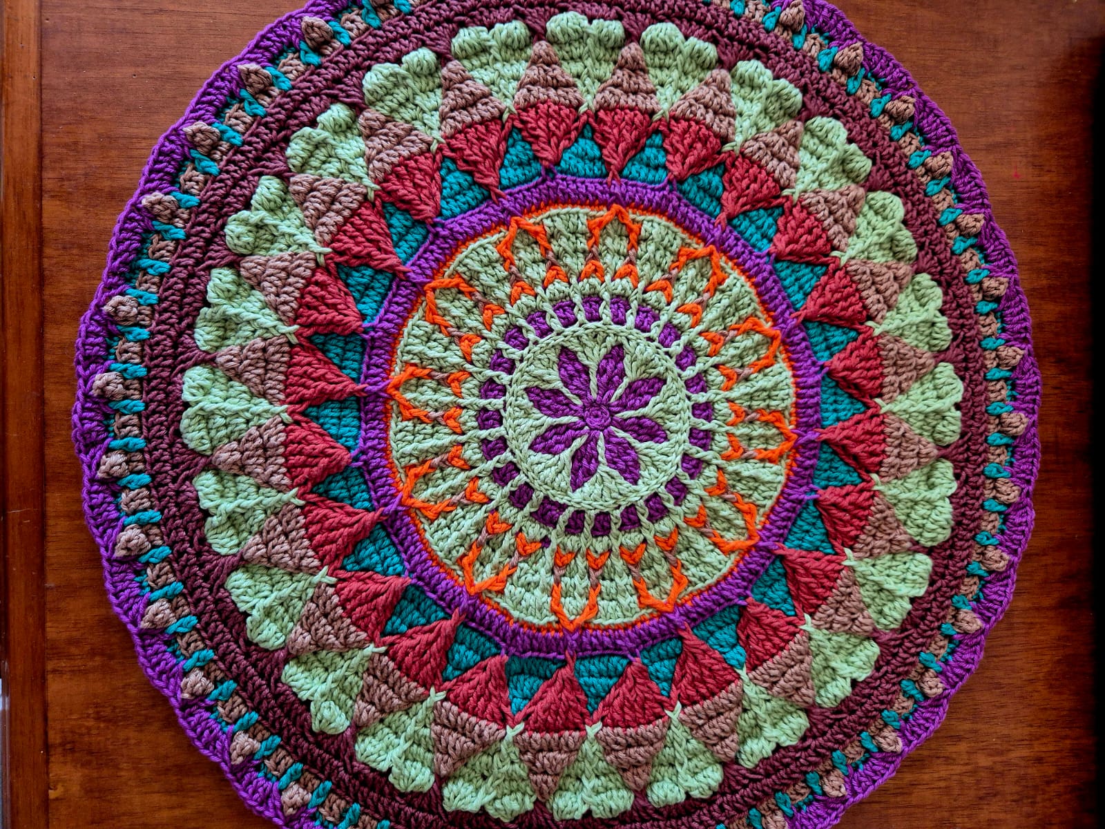 Detalhe dos pontos do mosaico crochet