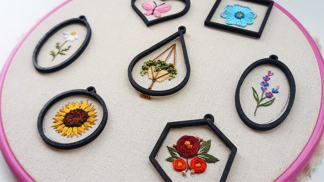 Miniaturas bordadas em bastidor
