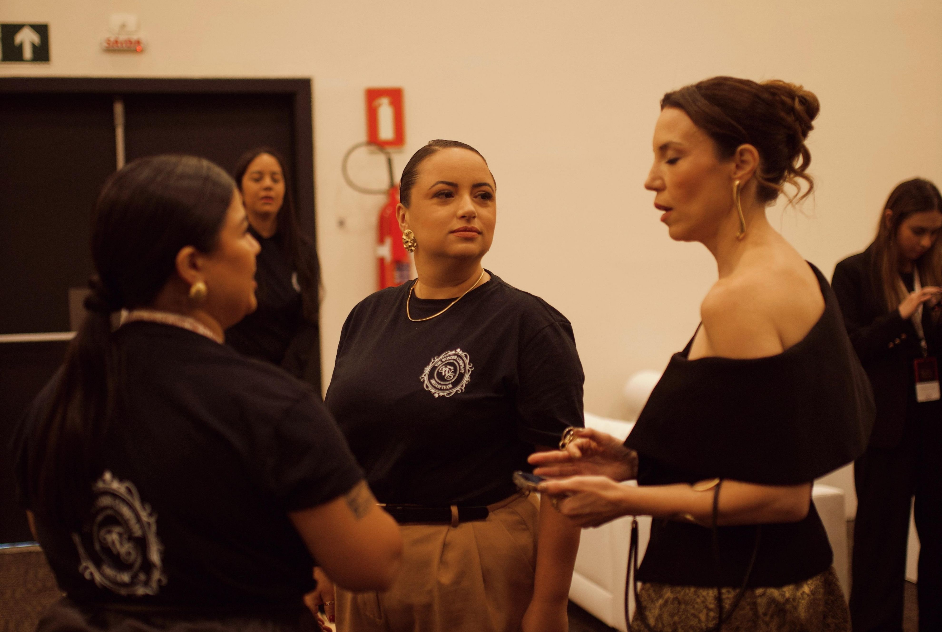 Descreva a imagem...