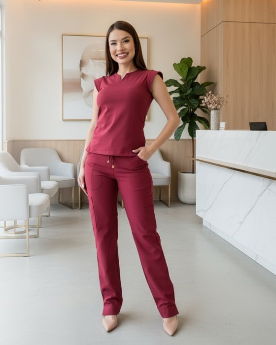 Modelo vestindo scrub da linha Hyper