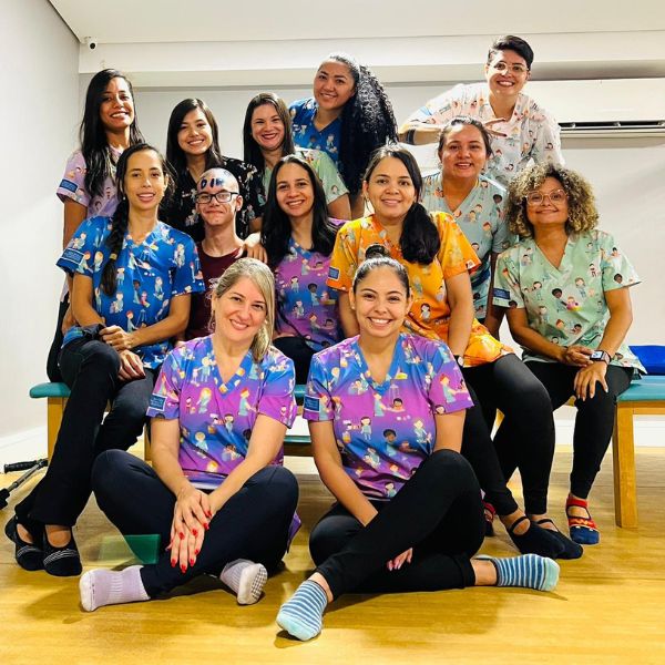 Cliente satisfeita com conjunto scrub