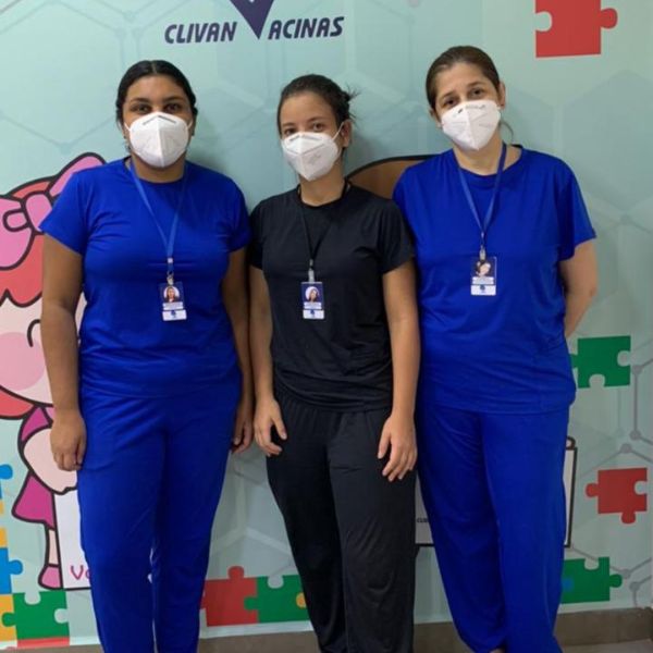 Detalhe do bolso e caimento do scrub