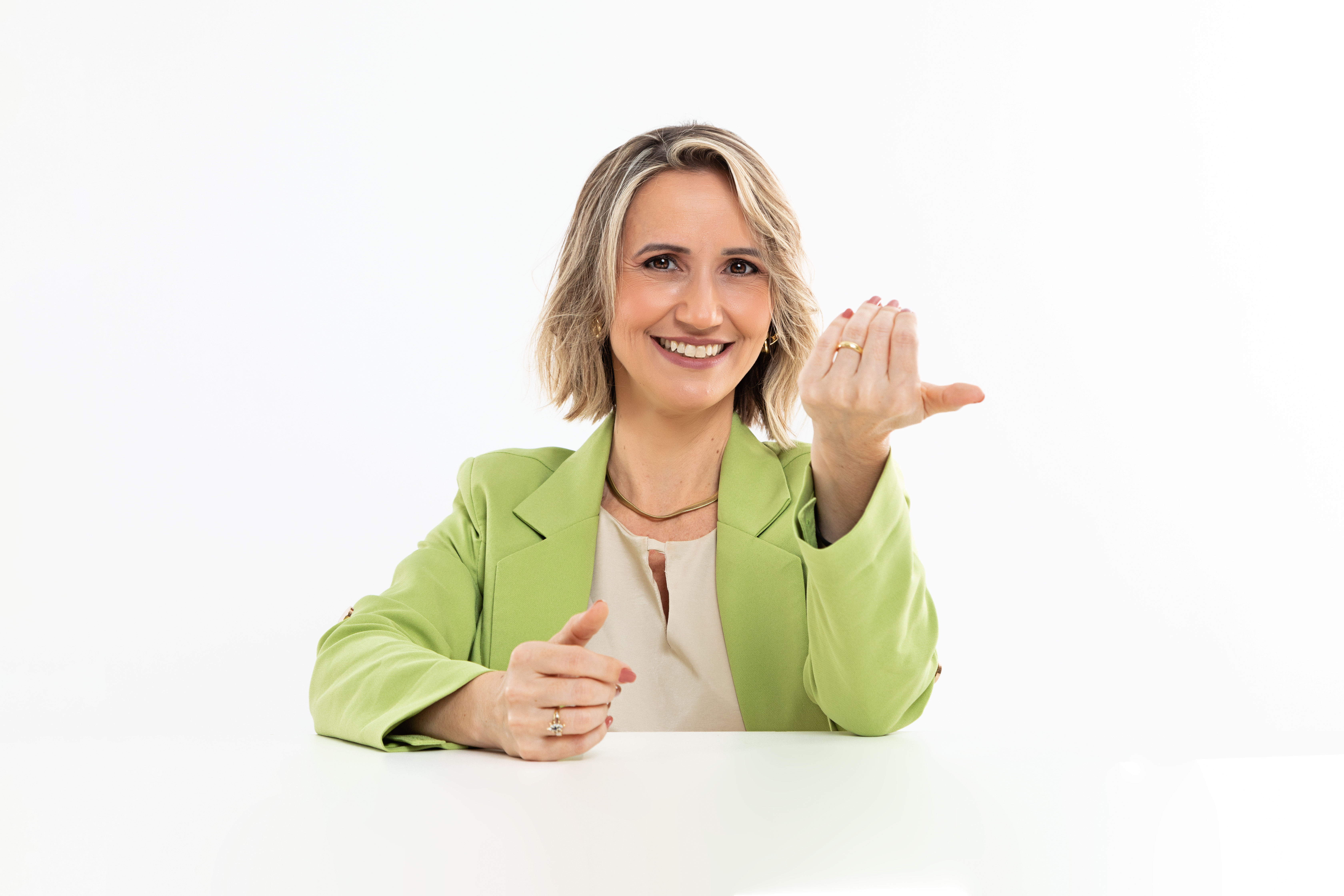 Renata Alves Costa - Especialista em Finanças