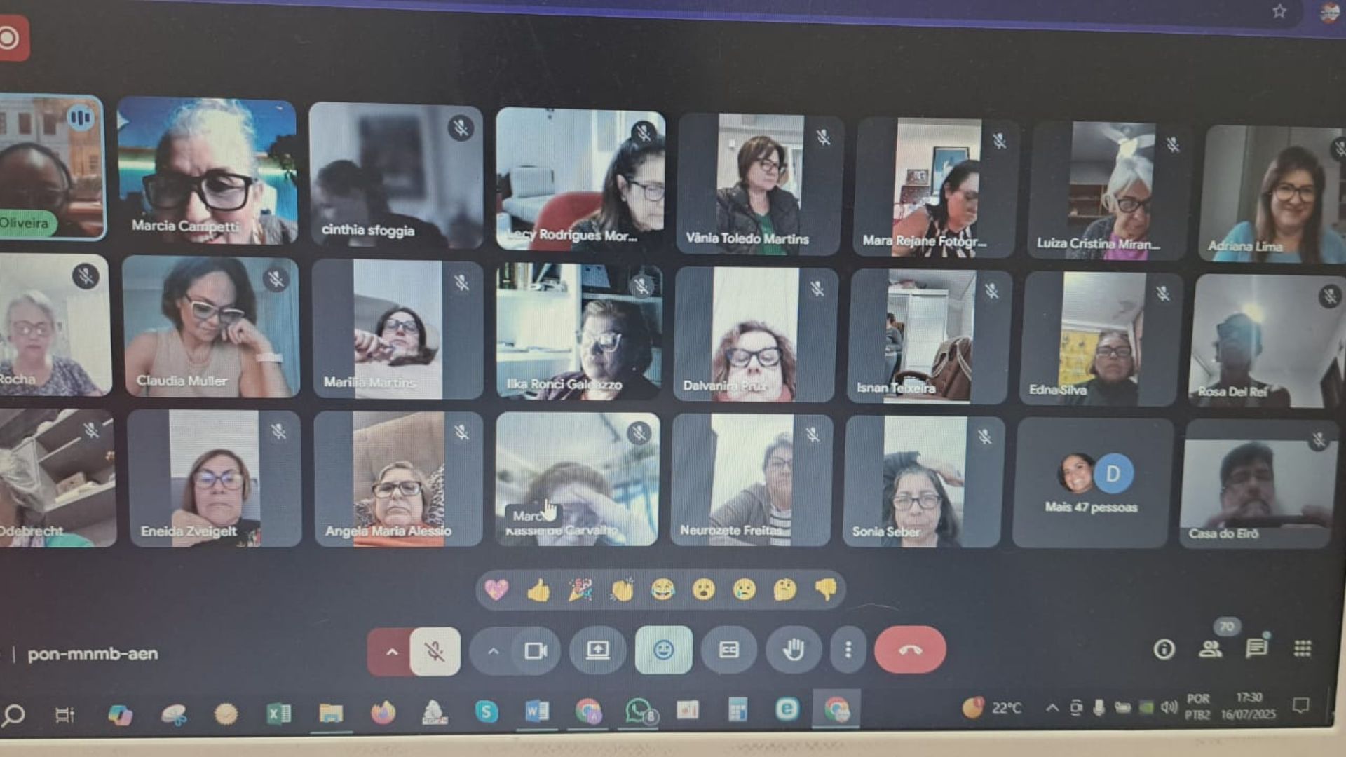 Alunas interagindo durante o encontro ao vivo